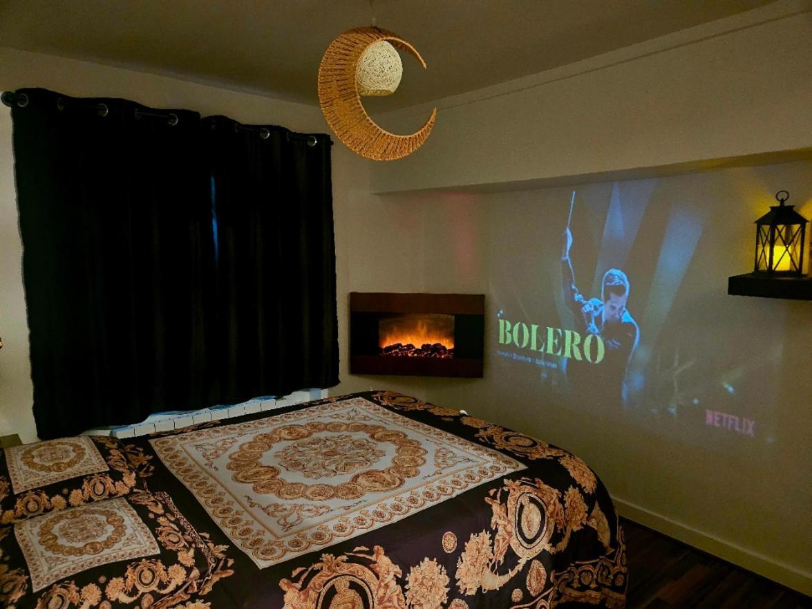 "Studio Cinema" オセール エクステリア 写真